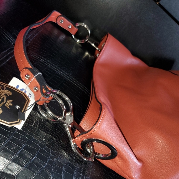 NEW Classic Shoulder Bag - Picture 1 of 5